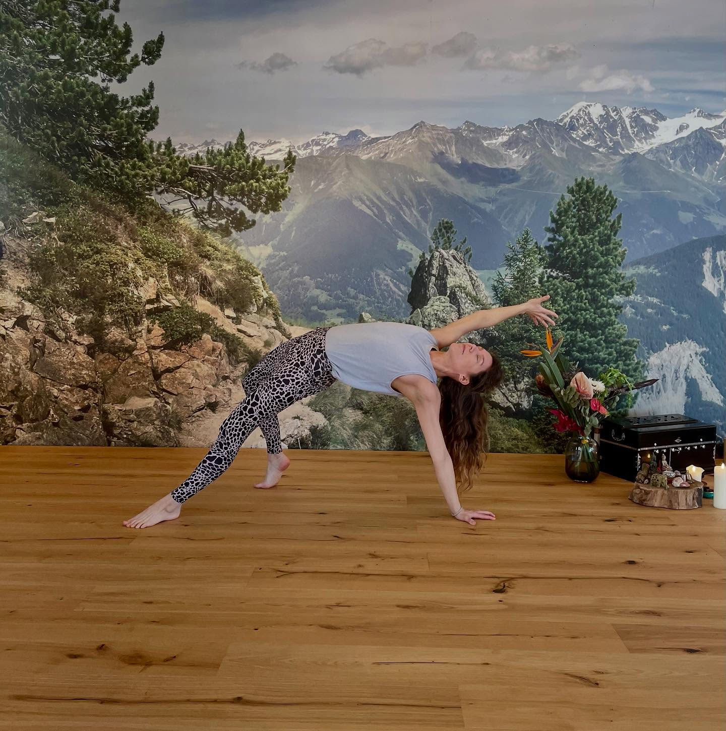 Letzte Unterrichtswoche vor meinem Urlaub ⛱️ Wir werden uns mit verschiedenen Rückbeugen beschäftigen und ich…