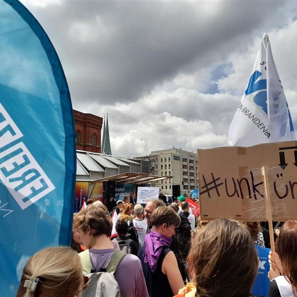 #berlinbleibtsozial
#Berlinbessermachen
#unkürzbar
@kaiwegner.cdu @stefanevers.cdu @canselkiziltepe @katharina.guenther_wuensch @inaczyborra_mda @franziskagiffey @cjgaebler @cdu.fraktion.berlin @cduberlin @spdfraktionberlin @spdberlin @gruenefraktionb @gruene_berlin @dielinkeberlin @regberlin @senfin_b @senasgiva_berlin @senbildjugfam @senwgpg @senkultgz @senjustv @senwienbe @senstadtberlin @seninnsportberlin @senmvkuberlin @cordeliakochb90grn @spdpankow @gruenepankow @cduinpankow @fdp_pankow @linkepankow
@kaiwegner.cdu @stefanevers.cdu @canselkiziltepe @katharina.guenther_wuensch @inaczyborra_mda @franziskagiffey @cjgaebler @cdu.fraktion.berlin @cduberlin @spdfraktionberlin @spdberlin @gruenefraktionb @gruene_berlin @dielinkeberlin @regberlin @senfin_b @senasgiva_berlin @senbildjugfam @senwgpg @senkultgz @senjustv @senwienbe @senstadtberlin @seninnsportberlin @senmvkuberlin @cordeliakochb90grn @spdpankow @gruenepankow @cduinpankow @fdp_pankow @linkepankow
@kaiwegner.cdu @stefanevers.cdu @canselkiziltepe @katharina.guenther_wuensch @inaczyborra_mda @franziskagiffey @cjgaebler @cdu.fraktion.berlin @cduberlin @spdfraktionberlin @spdberlin @gruenefraktionb @gruene_berlin @dielinkeberlin @regberlin @senfin_b @senasgiva_berlin @senbildjugfam @senwgpg @senkultgz @senjustv @senwienbe @senstadtberlin @seninnsportberlin @senmvkuberlin @cordeliakochb90grn @spdpankow @gruenepankow @cduinpankow @fdp_pankow @linkepankow