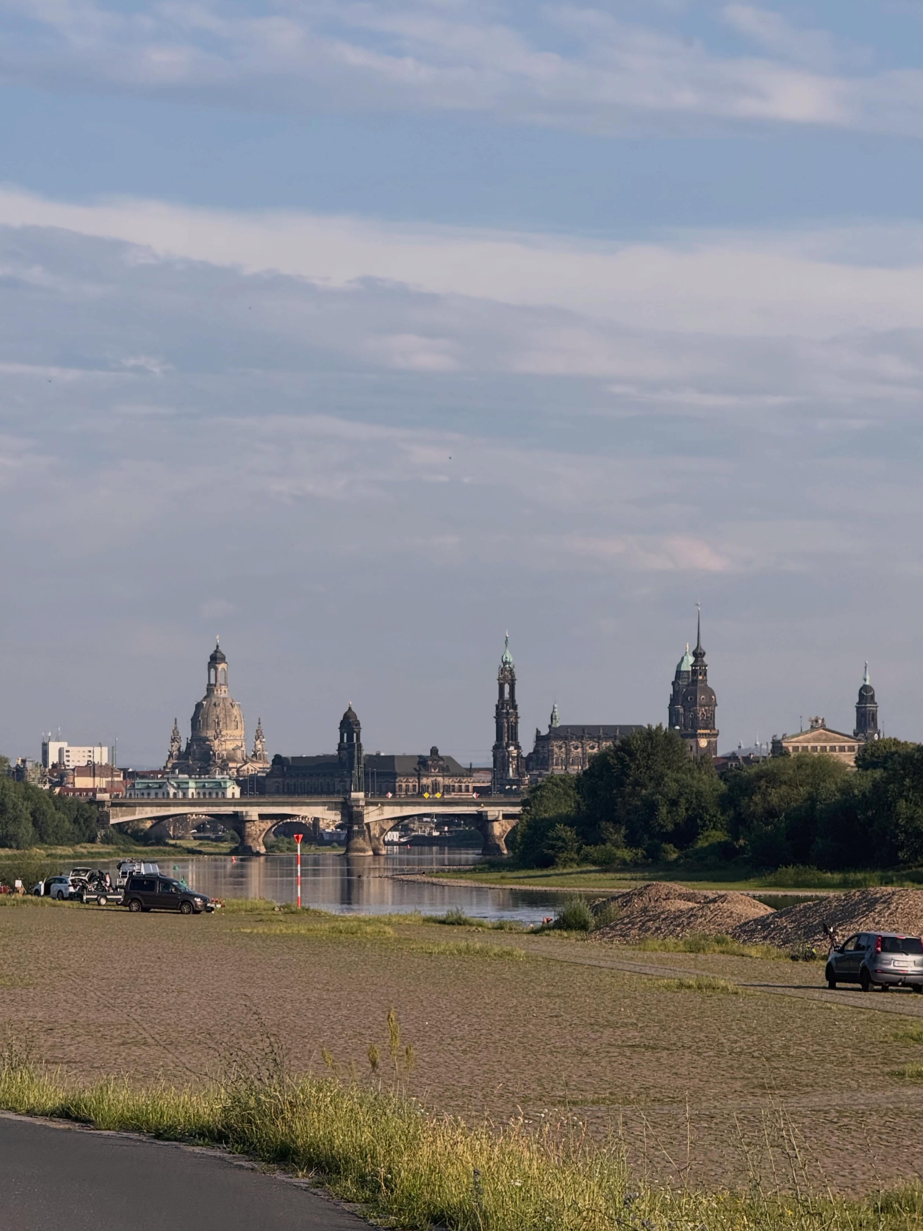 Milliarden Kirschen säumen den Weg. Leipzig- Dresden auf den entspannten Nebenstraßen. Heim vom Vortrag: „Fahrrad Freiheit Europa“.