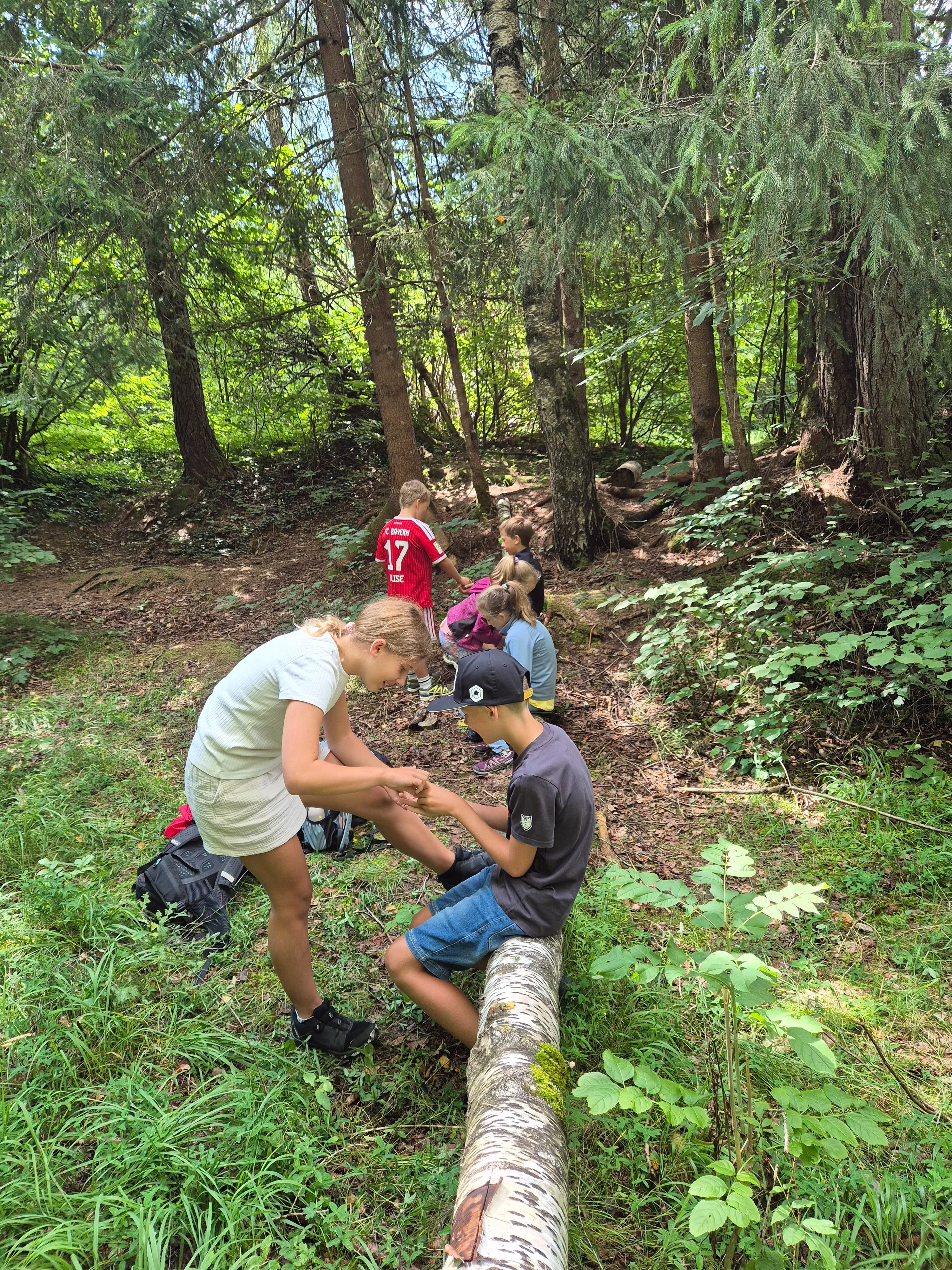 Zwei tolle Veranstaltungen:Waldbaden für Kinder im Waldgelände rund um den Spielplatz Klausbod....