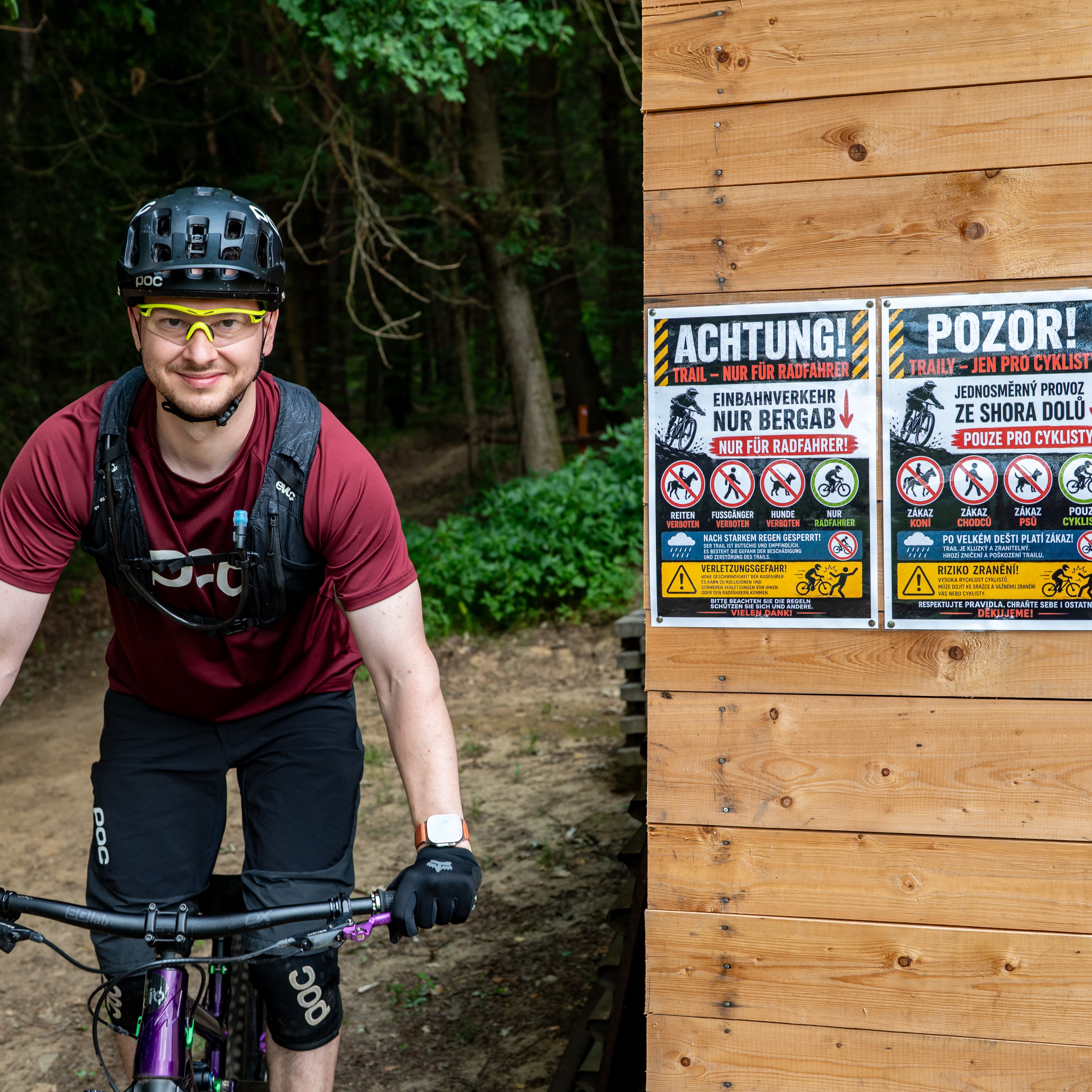 Für das @bike.magazin habe ich dem neuen Trailpark in der sächsisch-böhmischen Schweiz einen Besuch abgestattet. Der Name verspricht es schon „Borderless Trails“ @borderlesstrails.bike , ein grenzüberschreitendes Bikeangebot. Doch Achtung, wer die zukünftigen 15 Trails fahren möchte, benötigt einiges an Kondition oder kommt gleich mit dem E-Bike. Denn die ca 32 Km haben es in sich und überwinden crica 160 Höhenmeter pro Abfahrt. Noch ist nicht alles fertig, aber vor allem auf tschechischer Seite sind schon Trails befahrbar.
Gute Einstiegspunkte sind das SoliVital in @sebnitz.de und die Teiche nähe Bahnhof in @dolnipoustevna .
Wie es zum Park kam: dazu lest ihr mehr im Artikel: https://www.bike-magazin.de/touren/europa/borderless-trails-im-boehmischen-wald-auf-deutscher-seite-wird-nun-geschaufelt/
.
Mit dabei waren @kurt.727 Vendula und auch @ingo.loth haben wir getroffen.
.
#mountainbike #mtb #bike #bikemagazin #borderlesstrails