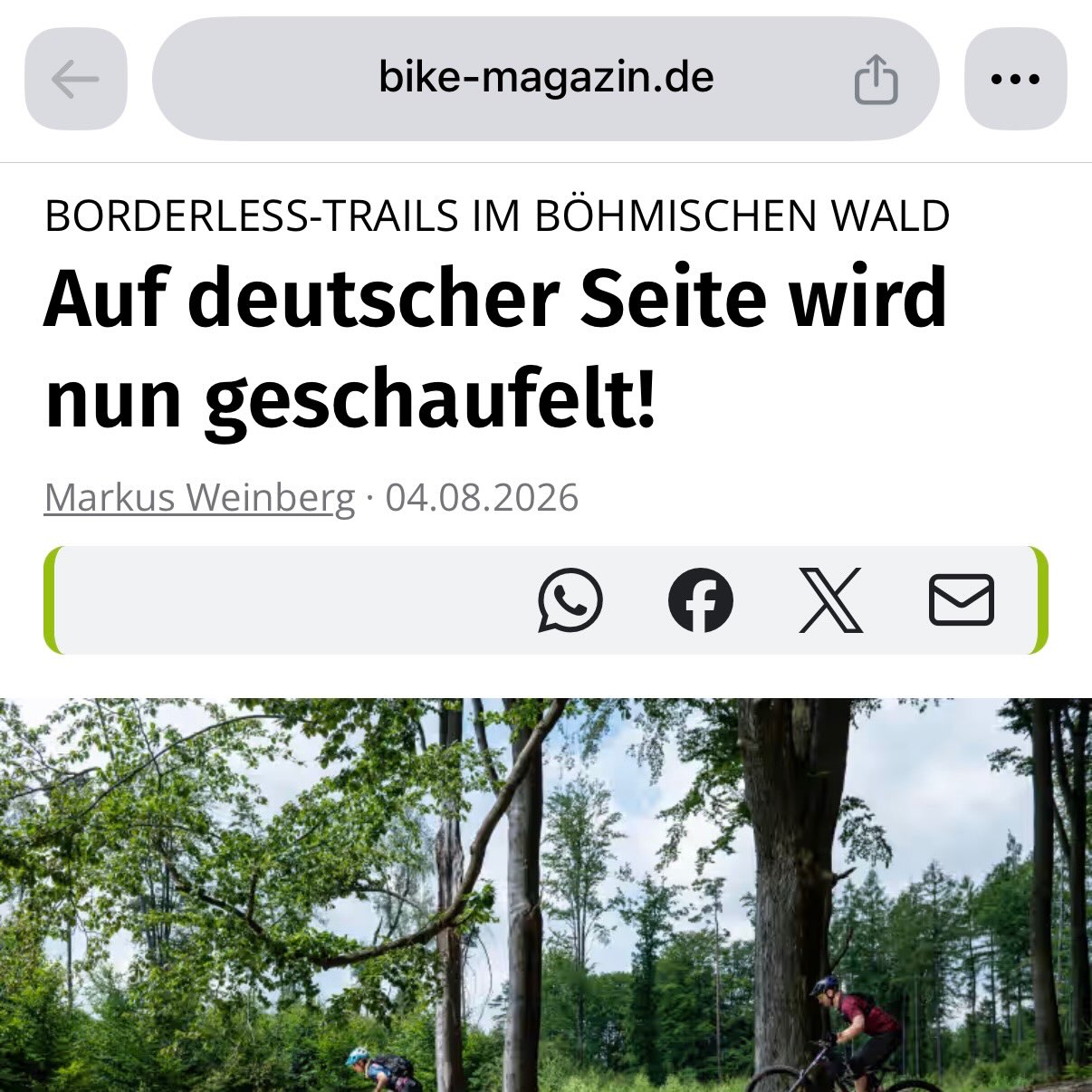 Für das @bike.magazin habe ich dem neuen Trailpark in der sächsisch-böhmischen Schweiz einen Besuch abgestattet. Der Name verspricht es schon „Borderless Trails“ @borderlesstrails.bike , ein grenzüberschreitendes Bikeangebot. Doch Achtung, wer die zukünftigen 15 Trails fahren möchte, benötigt einiges an Kondition oder kommt gleich mit dem E-Bike. Denn die ca 32 Km haben es in sich und überwinden crica 160 Höhenmeter pro Abfahrt. Noch ist nicht alles fertig, aber vor allem auf tschechischer Seite sind schon Trails befahrbar.
Gute Einstiegspunkte sind das SoliVital in @sebnitz.de und die Teiche nähe Bahnhof in @dolnipoustevna .
Wie es zum Park kam: dazu lest ihr mehr im Artikel: https://www.bike-magazin.de/touren/europa/borderless-trails-im-boehmischen-wald-auf-deutscher-seite-wird-nun-geschaufelt/
.
Mit dabei waren @kurt.727 Vendula und auch @ingo.loth haben wir getroffen.
.
#mountainbike #mtb #bike #bikemagazin #borderlesstrails