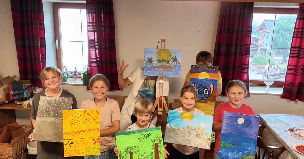 Art with Kids🎨🖌Malen mit Acryl auf Leinwand im Jugendtreff in Finkenberg.Vielen Dank an Ma....