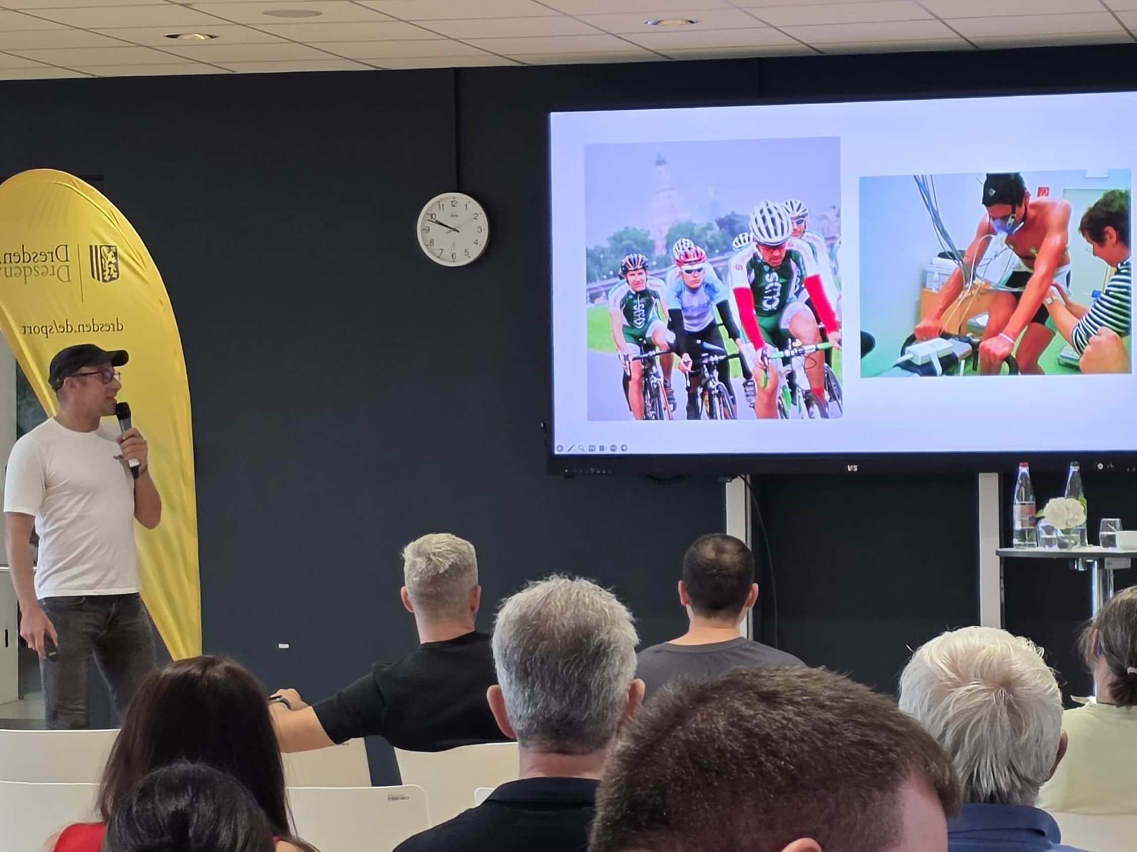 25 Jahre Markus in Dresden. 25 Jahre Eigenbetrieb Sportstätten der @landeshauptstadt_dresden . Was auf dem ersten Blick nichts miteinander zu tun hat, ist eine Vierteljahrhundert gemeinsames wachsen.
Zum Jubiläum durfte ich in einer Keynote einen ganz subjektiven Rückblick wagen und nach vorn schauen. Danke für die Einladung und den jahrelangen Support bei den vielen Veranstaltungen, welche wir auf den Weg gebracht haben - trotz der ein oder anderen Reiberei, um Genehmigung, Gebühren oder Förderungen. Im Rückblick bin ich ziemlich stolz auf das was alles gemeinsam entstanden ist. Herzlichen Glückwunsch zum Jubiläum.