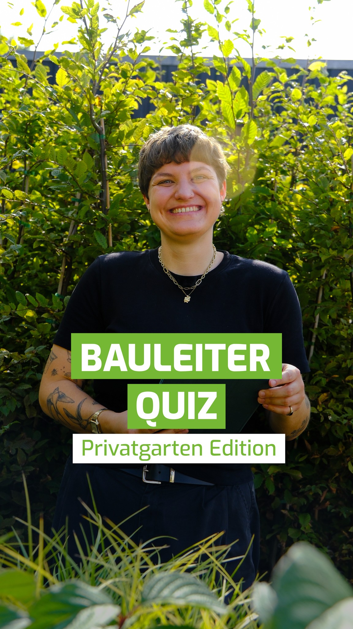 Svea im Gartenfieber! 🌿
Unsere Bauleiterin für Privatgärten kennt den Garten- und Landschaftsbau von klein auf und hat sich später auch beruflich dafür entschieden. Heute gestaltet sie mit viel Leidenschaft Privatgärten und kümmert sich um unseren Nachwuchs. 💚
👉 Und wer kommt als Nächstes?
Svea nominiert Tobi aus der Baumpflege für die nächste Runde. 🌳
Drück auf FOLGEN, um es nicht zu verpassen!